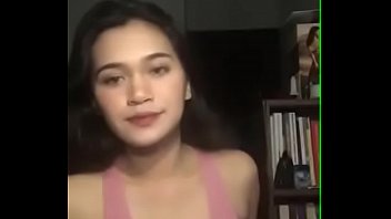 Yannahbanana performs in  sexy pink top live on streaming app