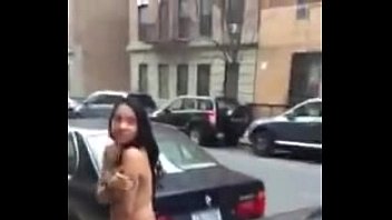 18 Su novio la desnuda en la calle por engañarlo(Sin censura)