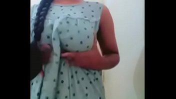 desi girl making video for her bf.