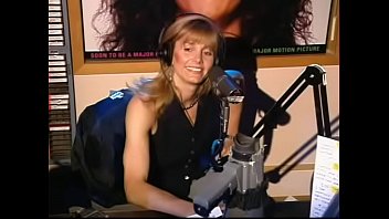 1995, Howard Stern bets and plays basketball with Gretchen Becker (Actress) If Gretchen loses she has to get naked, if Howard loses, Howard has to read Gretchen's film script.