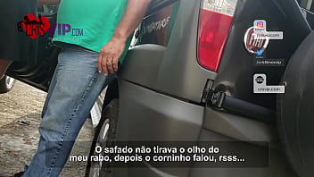 Chefe chantageia cliente casada após ver na câmera funcionário fodendo, ele come o cu e a boca da safada e faz ela engolir toda porra na frente do corninho do marido.