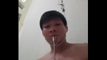 Anh trai thẳng cặc to (Clip 4)