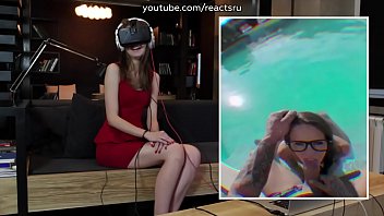 Russian Models Watch VR-Porn In Oculus Rift