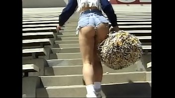 Cheerleader Lexi Leigh likes anal sex and sperm