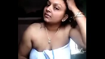 Kerala Mallu Aunt Showing Her Sexy Body