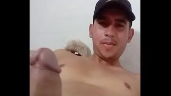 hermoso venezolano radica en peru lima se masturba en videollamada para impresionar chica