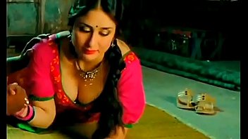 Kareena Kapoor big juicy boobs pressed