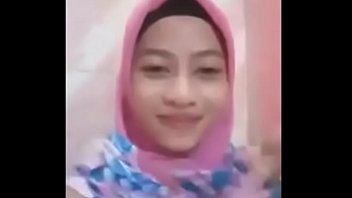 Hot masturbate malaysian in tudung bath