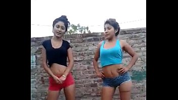 Mis 2 amigas putas perreando sexy