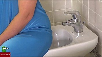 Masturbates her pussy with the water from the bidet