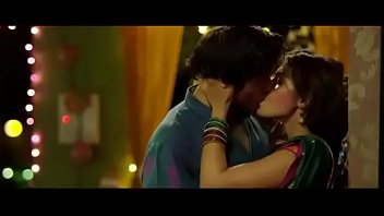 30 Sec Whatsapp Hot Status Video    Rhea Chakraborty Hot kissing Scene     Sonal